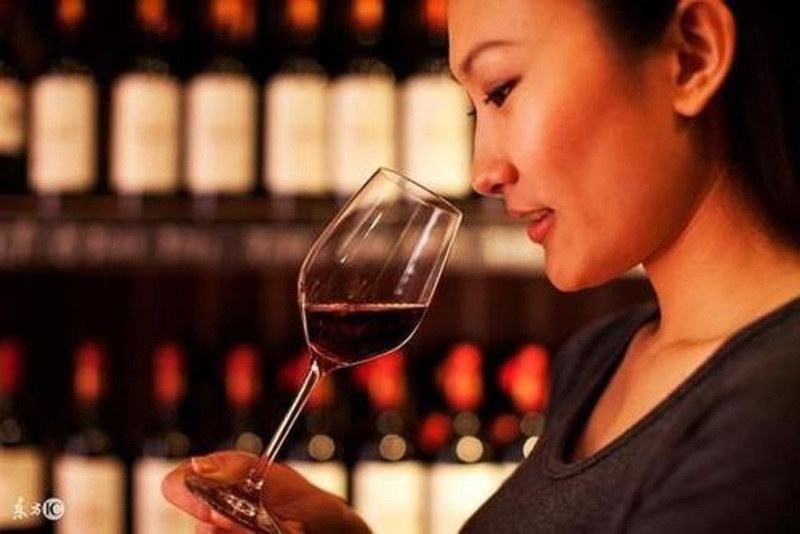 女人每天晚上喝多少红酒对身体好?