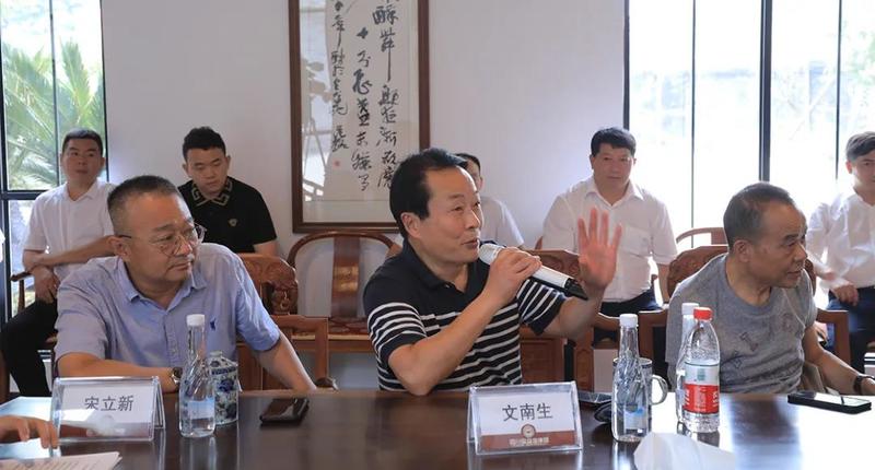 cctv发现之旅 | 走进川西酒村"崇阳1886古窖池群落"