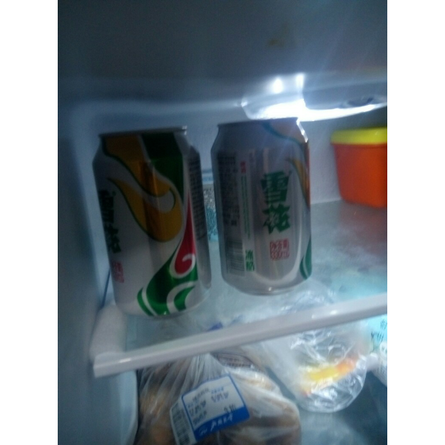 家里冰箱里的啤酒图片图片