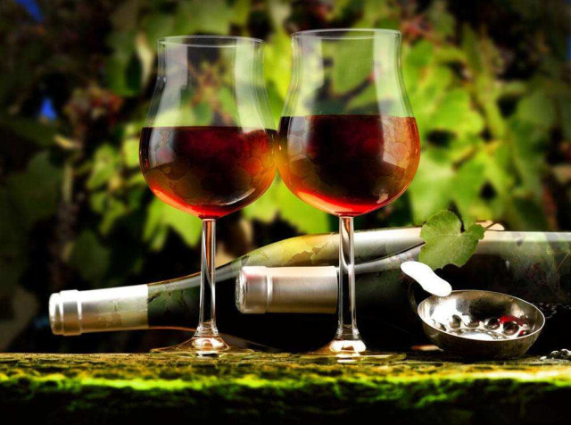 干红葡萄酒怎么喝？干红葡萄酒不应该搭配碳酸饮料或冰块