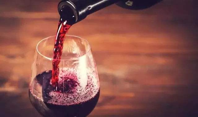 红酒的温度要求，红酒适合储藏和饮用的温度是多少？