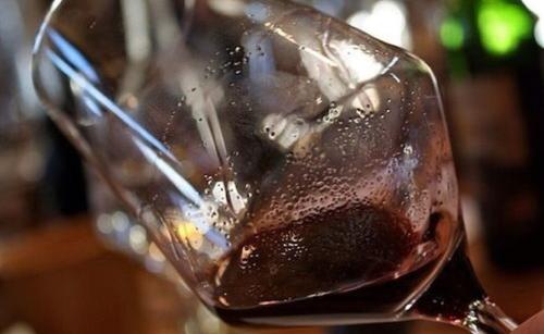 变质红酒能喝吗？陈年红酒有沉淀属正常现象