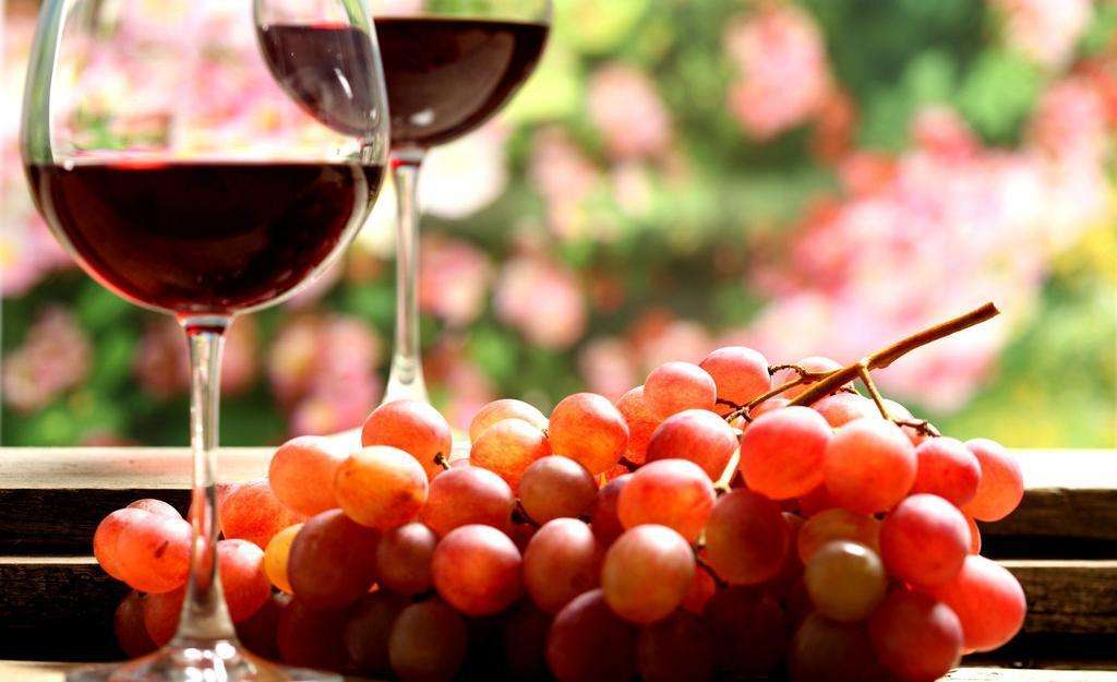 红酒如何搭配水果？红酒的最佳搭配水果——草莓