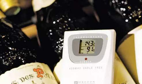 保存红酒和白酒的温度是多少？葡萄酒保存在10~15摄氏度