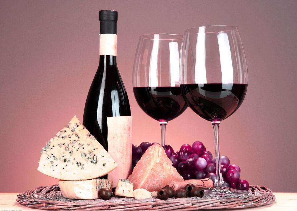 红酒和葡萄酒有什么区别？红酒是葡萄酒的种类之一
