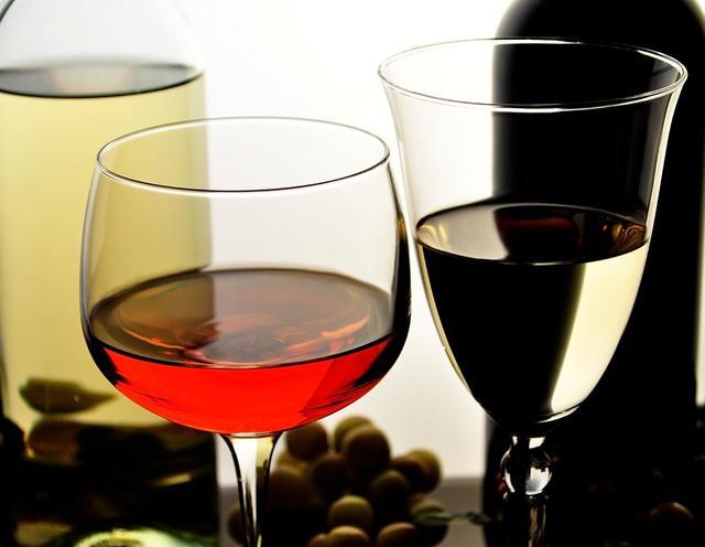 怎么喝红酒才是正确的？品尝红酒的四个步骤