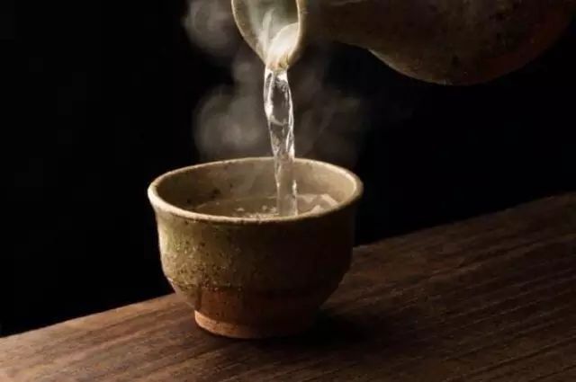白酒苦是什么原因造成的？白酒最简便的去苦方法是什么？