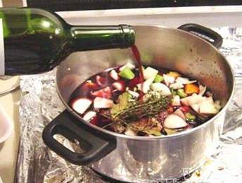 红酒可以做什么菜？红酒做菜：煎、腌、炖、酱