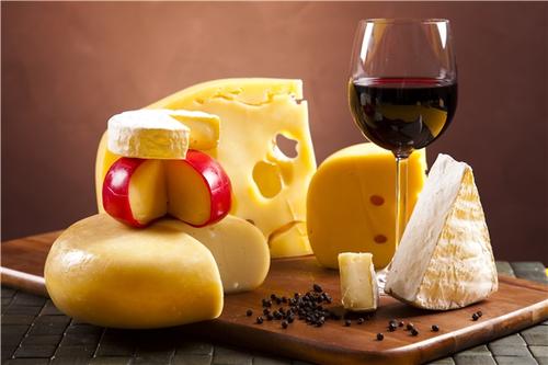 红酒加芝士应该如何搭配？红酒加奶酪如何减肥？