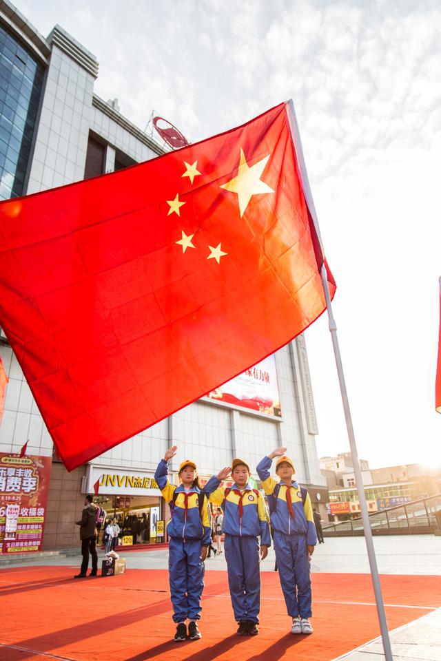 宁夏红献礼国庆七十周年：千人齐声高歌《我和我的祖国》，深情表白伟大的祖国母亲