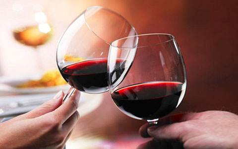 每天喝多少红酒比较好？红酒怎么喝有利于养生保健？