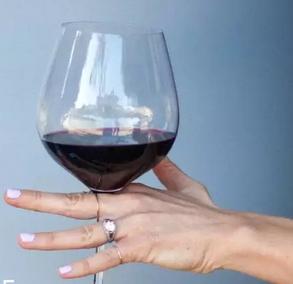 红酒喝多少最好？男女适宜饮用的红酒量分别是多少？