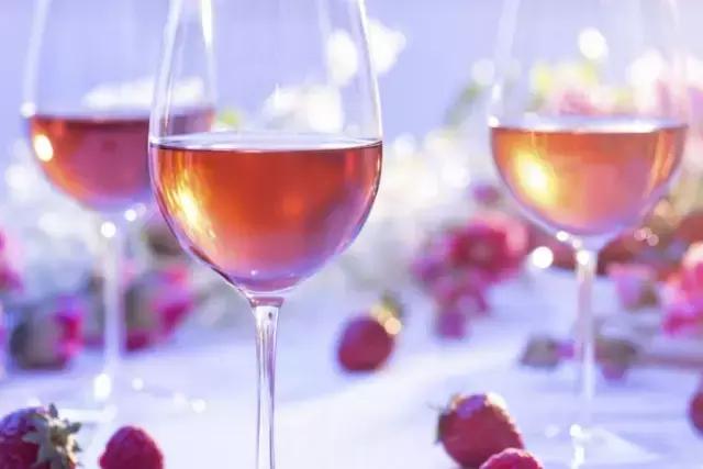 全面解读桃红葡萄酒：桃红葡萄酒的靓丽颜色是从哪来的?