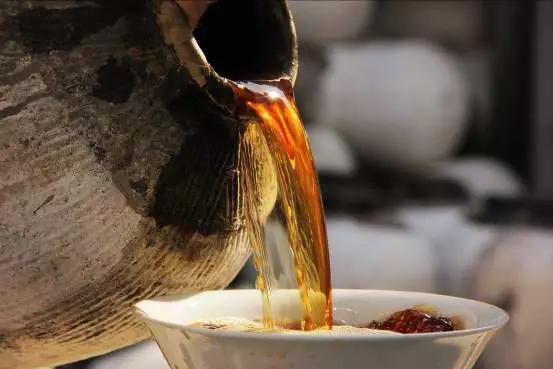 会稽山绍兴酒联合中国食品发酵研究院发现：适量喝黄酒有好处