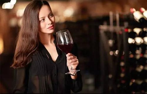 什么样的葡萄酒比较健康？单宁含量高的葡萄酒比较健康。