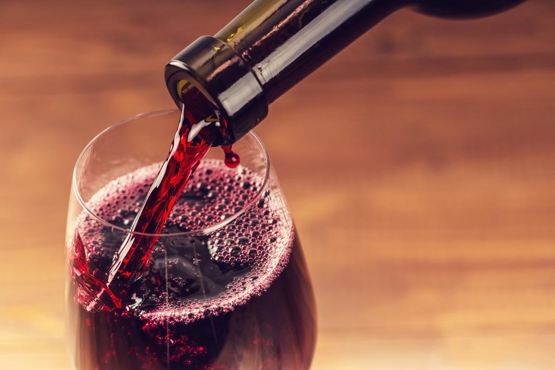 葡萄酒过滤后起泡沫怎么办，葡萄酒过滤后起泡沫能喝吗？