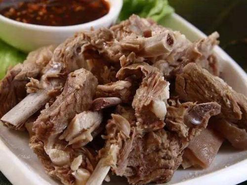 吃羊肉可以喝啤酒吗？吃羊肉应该喝什么酒？