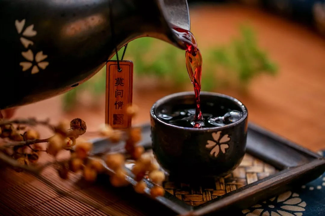 玫瑰酒如何酿造？新鲜玫瑰花酒的做法
