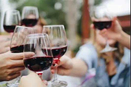 疫情封锁让英美消费者更享受葡萄酒、葡萄酒搜索量榜单被印度改写