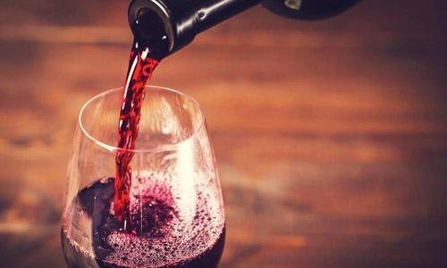 干红葡萄酒的干是什么意思？干红葡萄酒为什么不甜？