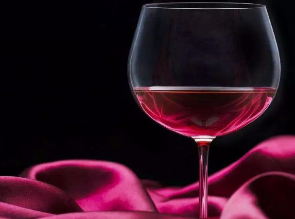 葡萄红酒制作用什么葡萄呢