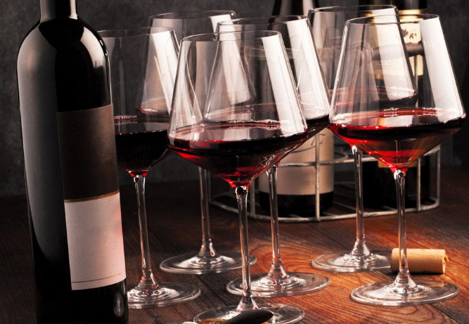 知名酿造葡萄酒的葡萄品种有什么？