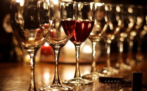葡萄酒和红酒有什么区别？