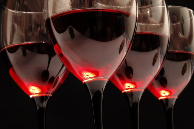 红葡萄酒的营养功效，什么是红葡萄酒？