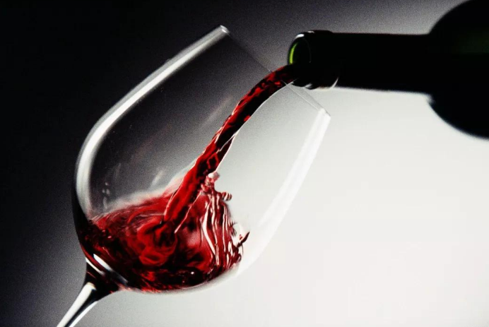 酿红葡萄酒的葡萄品种有哪些？