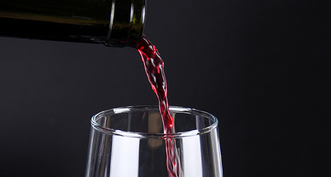 哺乳期的人能不能喝红葡萄酒？