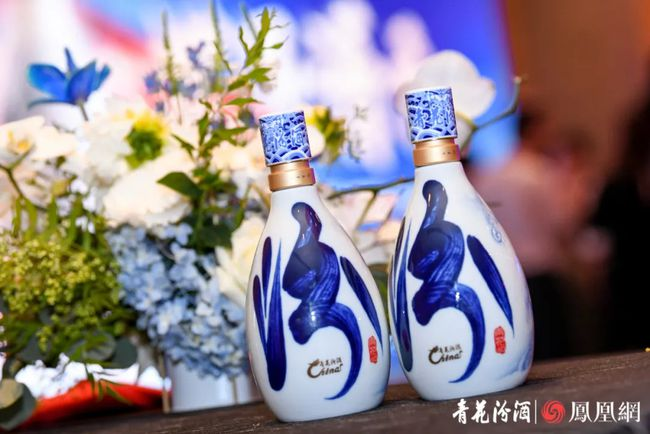 青花汾酒40·中国龙上市进击超高端，释放中国白酒自信
