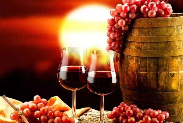 喝红葡萄酒有什么作用，过量饮用酒危害