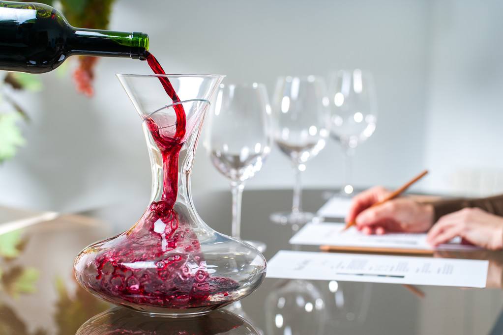 如何辨别葡萄酒的真假及其好坏？