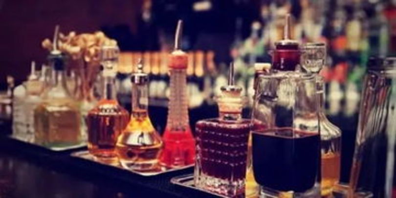酒吧点什么调酒(酒吧自己调酒点什么酒)