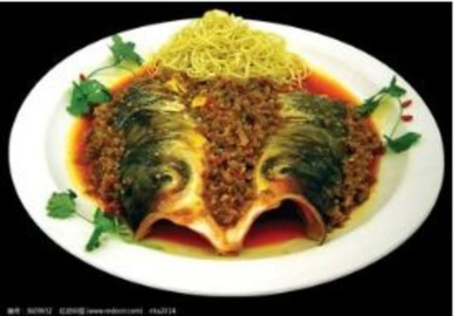 饭桌鱼头朝什么方向(餐桌上鱼头朝哪个方向)