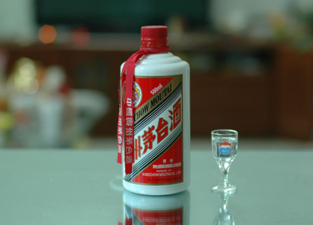 哈尔滨请客喝什么白酒(一般请客喝什么白酒)