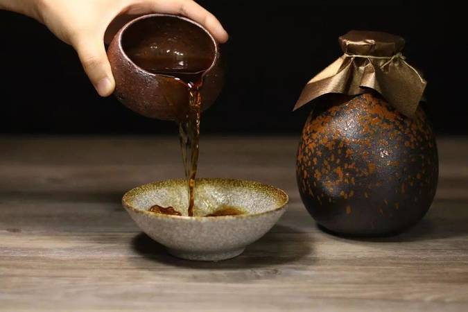 啤酒黄酒哪个容易醉(黄酒容易醉还是啤酒容易醉)