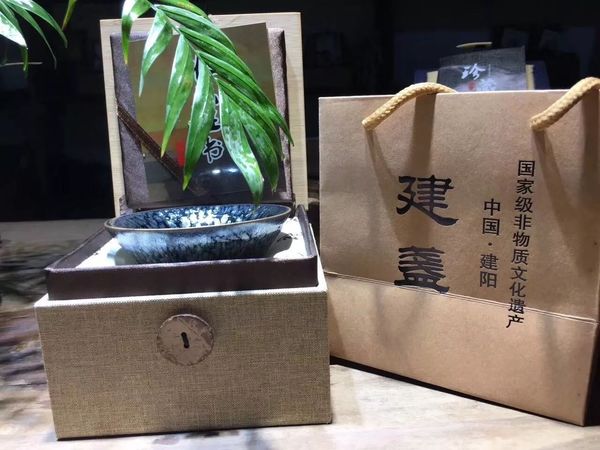 泸州老窖红色瓷瓶的酒(泸州老窖红瓷瓶)