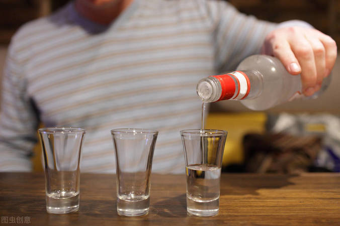 识别假品牌白酒(辨别真假白酒)