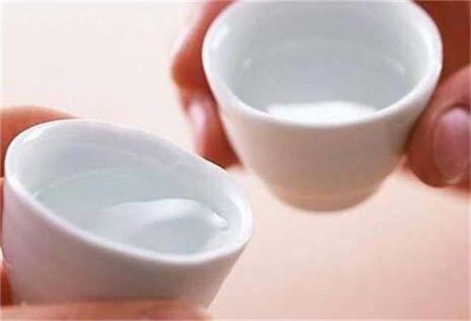 高度数白酒怎样降低度数(高度白酒如何降低度数)