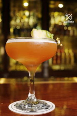 酒吧的调制鸡尾酒价格(酒吧调的鸡尾酒多少钱一杯)