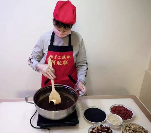 阿胶泡酒是什么样的(泡阿胶用什么酒)
