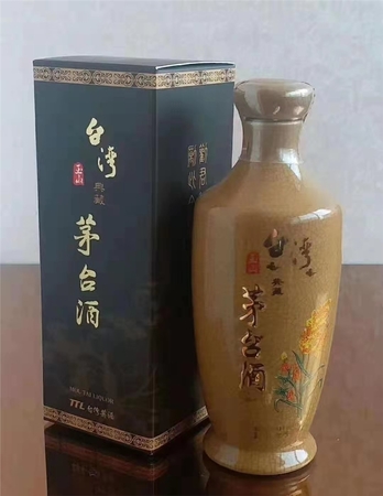 42度绿色瓷瓶梨花春酒多少钱(梨花春酒价格表42度)