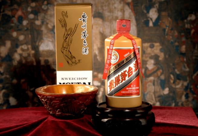 木盒放的泸州老窖(泸州老窖木盒上有1573)