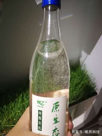 白酒加水鉴别(白酒和水怎么区分)