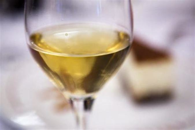 最甜的葡萄酒不是红葡萄酒,世界上最甜的酒是什么酒