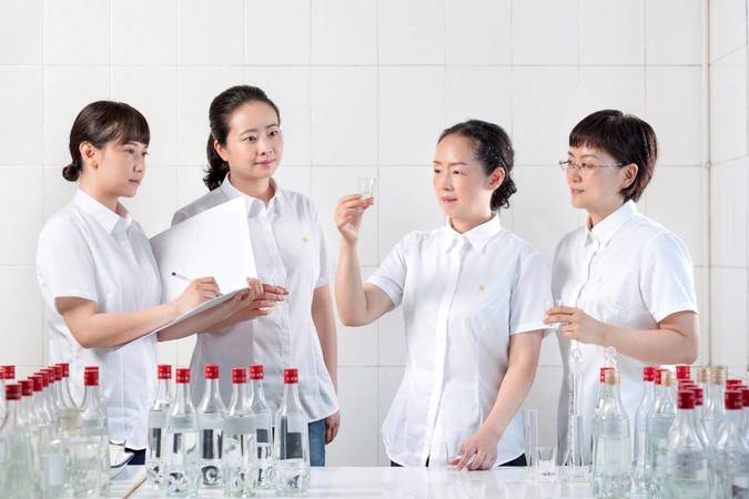 五粮液坚持工匠(五粮液大国工匠)