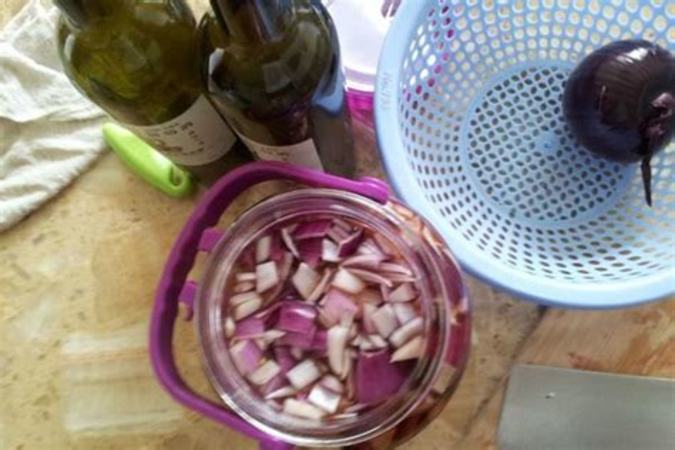 葡萄酒泡洋葱的制作方法及注意事项,红酒泡洋葱有什么好处吗