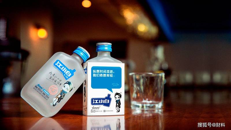 江小白配红酒调制的酒叫什么区别(江小白配红酒怎么说)