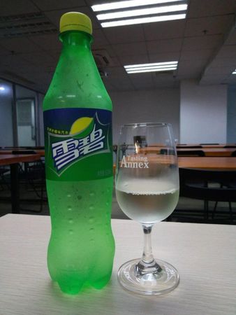 葡萄酒对雪碧好处(雪碧加葡萄酒一起喝有什么效果)